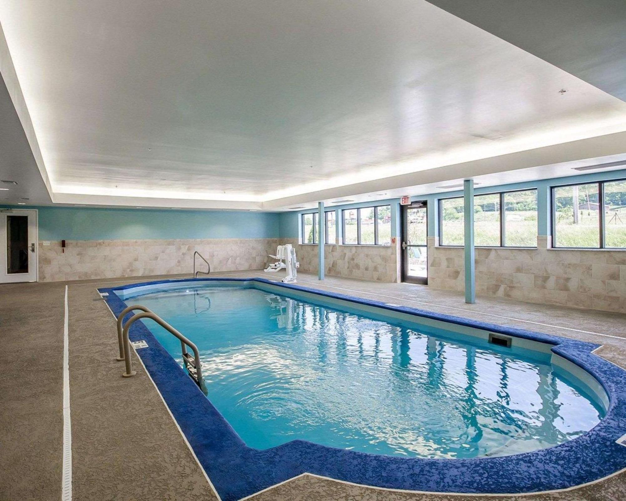 Comfort Inn Ferdinand Zewnętrze zdjęcie